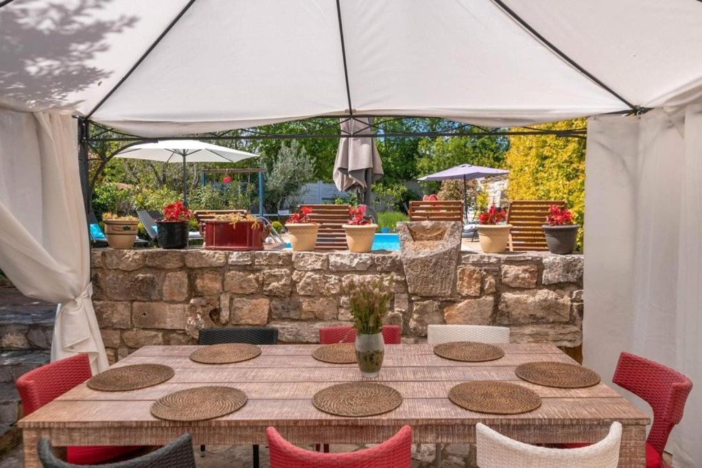 Villa Kazun With Private Pool And Two Gardens Marčana Buitenkant foto