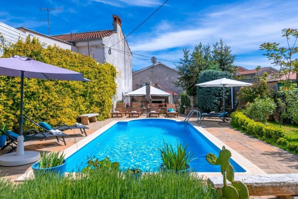 Villa Kazun With Private Pool And Two Gardens Marčana Buitenkant foto