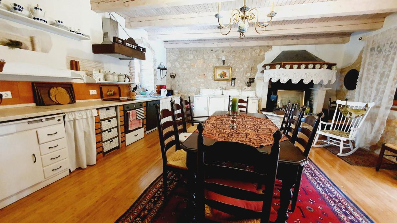 Villa Kazun With Private Pool And Two Gardens Marčana Buitenkant foto