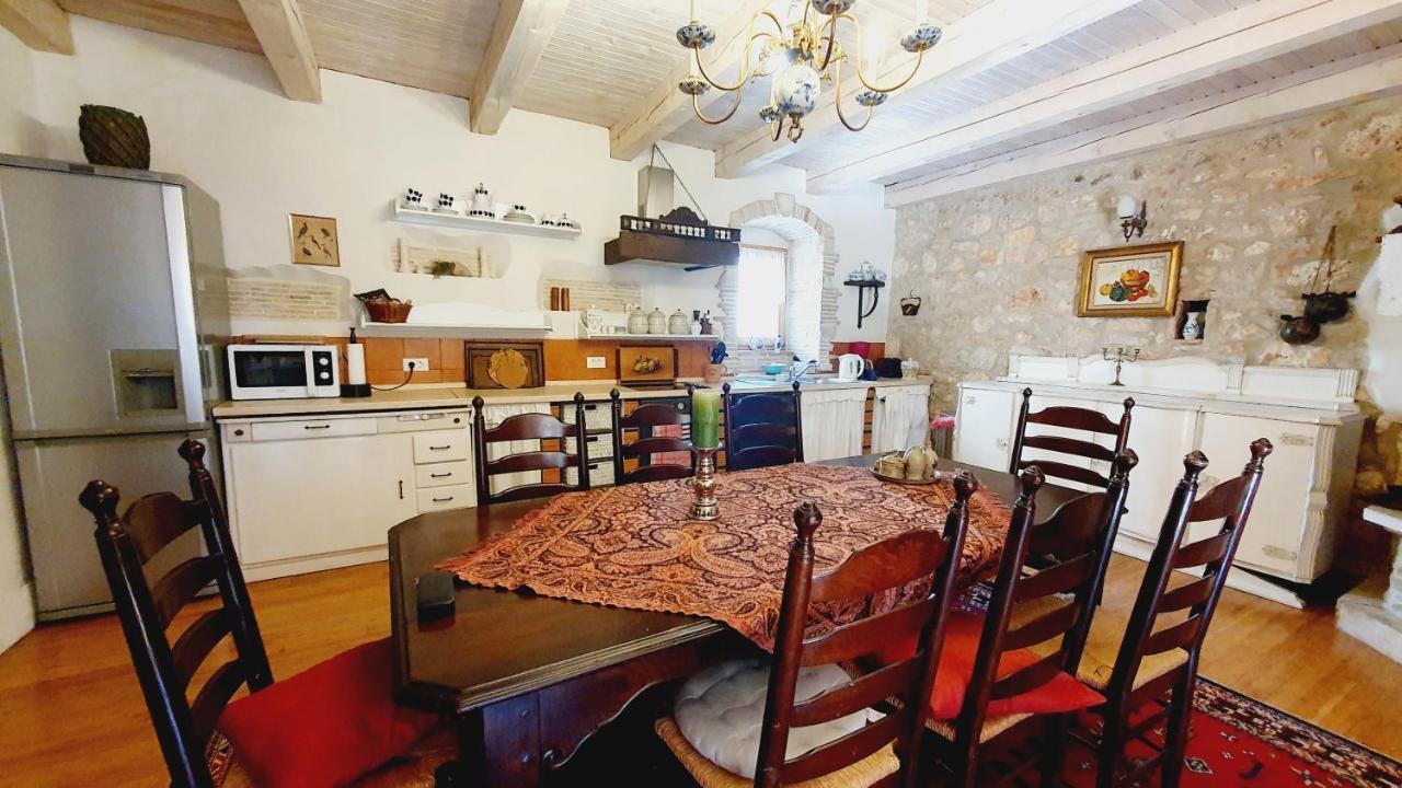 Villa Kazun With Private Pool And Two Gardens Marčana Buitenkant foto
